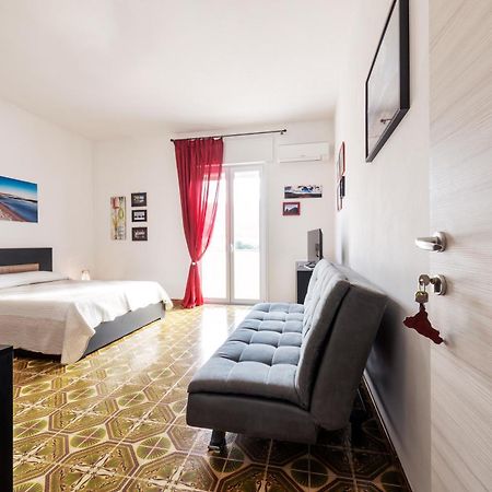 In Riva Al Mare B&B Capo dʼOrlando Екстериор снимка