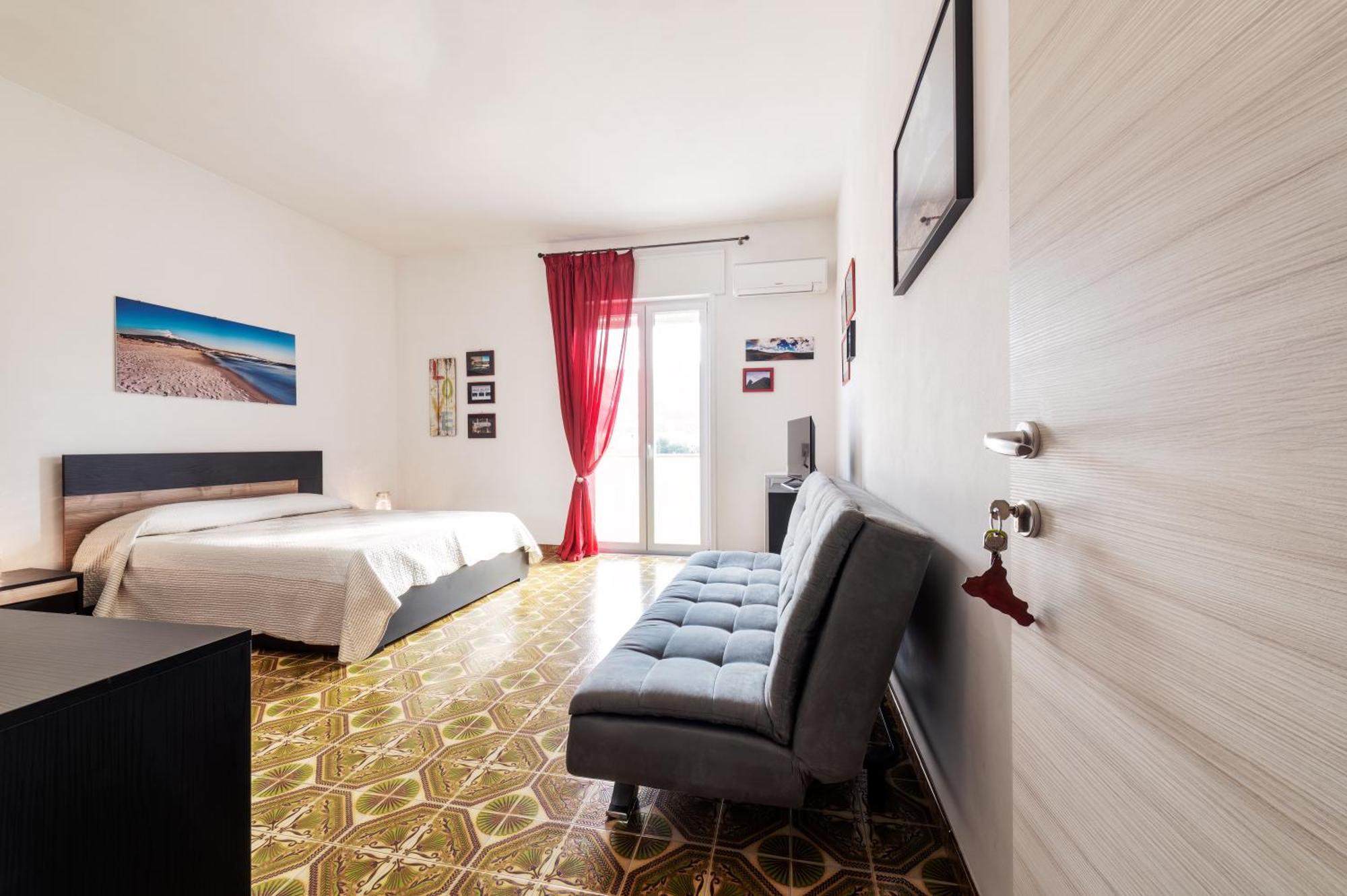 In Riva Al Mare B&B Capo dʼOrlando Екстериор снимка