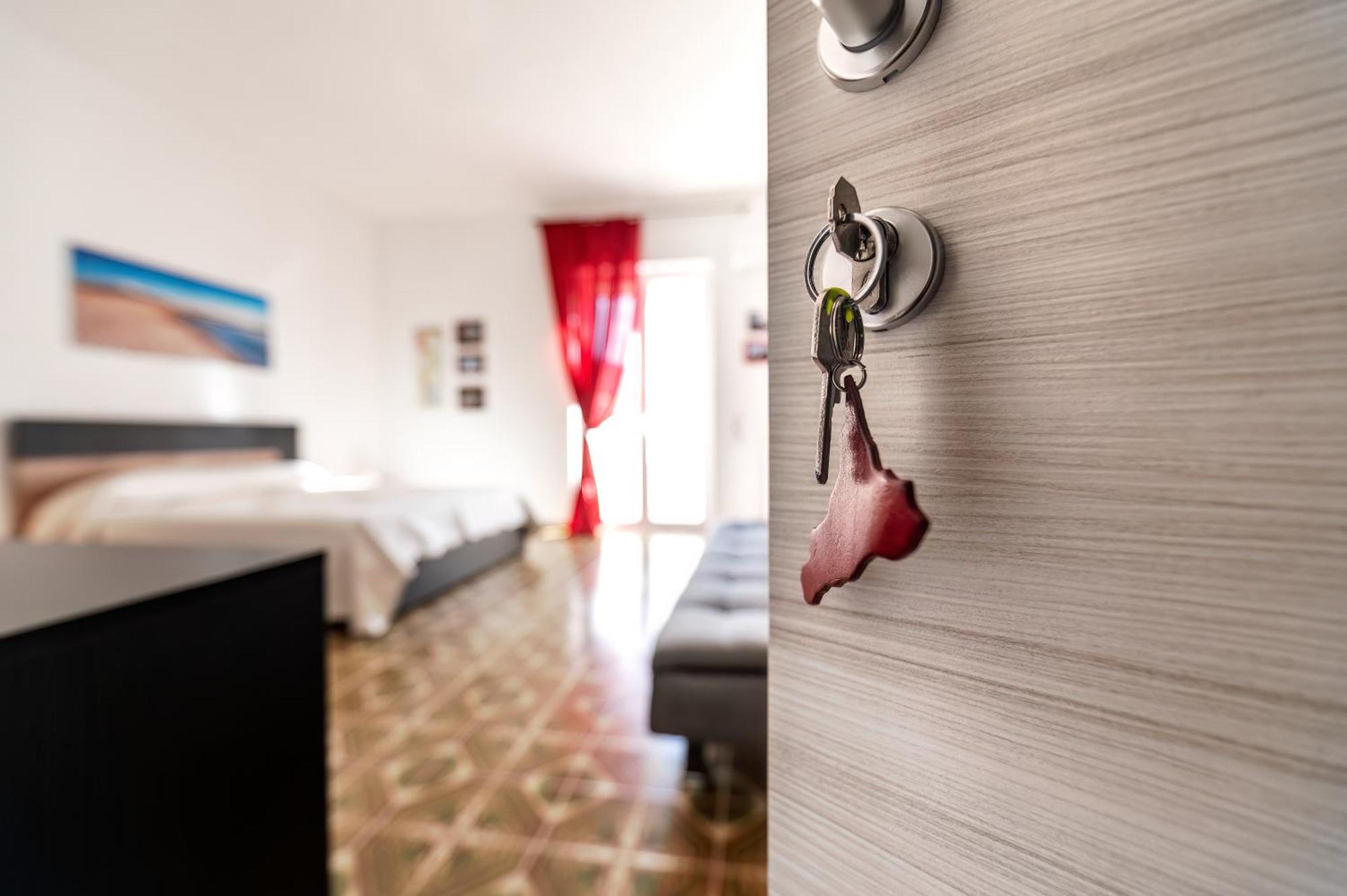 In Riva Al Mare B&B Capo dʼOrlando Екстериор снимка