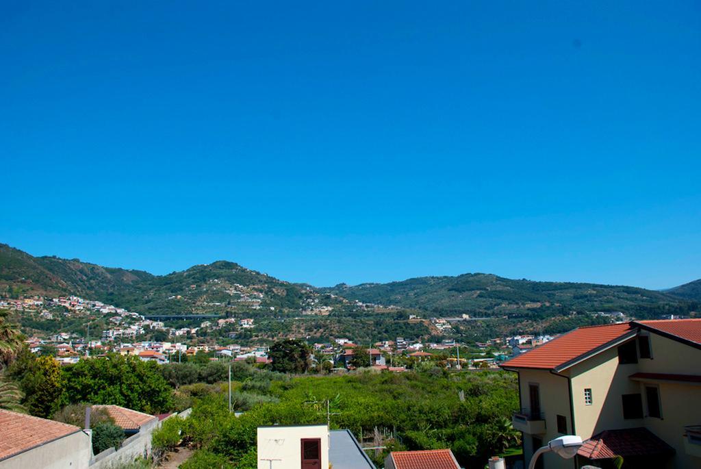 In Riva Al Mare B&B Capo dʼOrlando Стая снимка