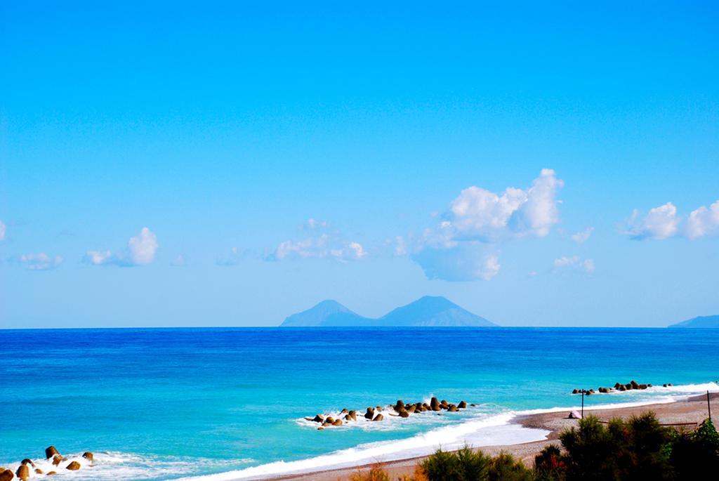 In Riva Al Mare B&B Capo dʼOrlando Стая снимка