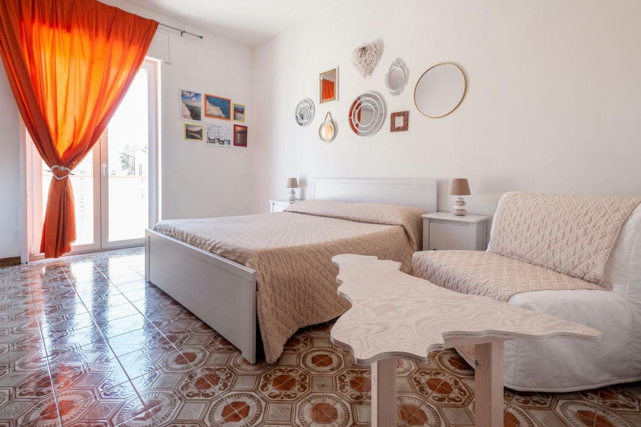 In Riva Al Mare B&B Capo dʼOrlando Екстериор снимка